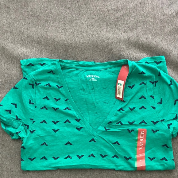 Never worn T shirt - Picture 1 of 1